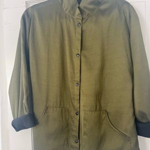 Babette. Beautiful reversible jacket Pockets on both sides. Snap closure. Sz M